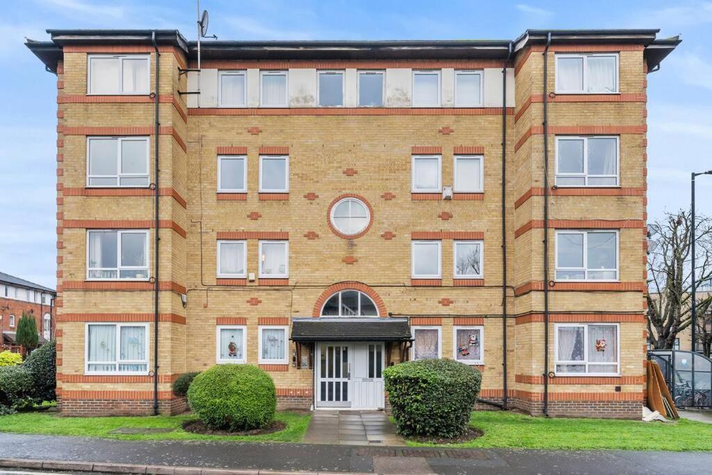 Cozy Apartment In Greater London - 1Br,1 Bath ภายนอก รูปภาพ